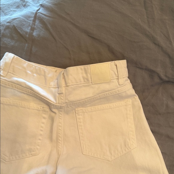 Zara Women's Cream Distressed Jean Shorts - Picture 4 of 5